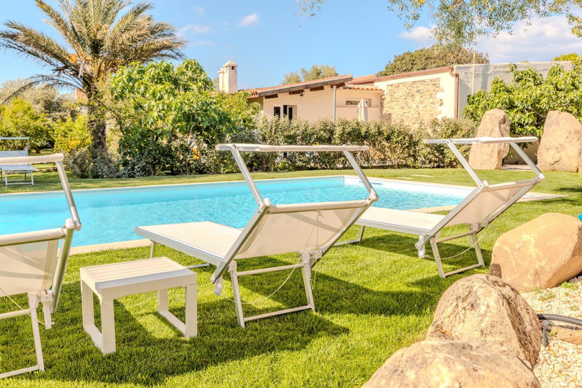 Апартаменты Stazzo San Teodoro Il Ginepro Piscina Condivisa Экстерьер фото